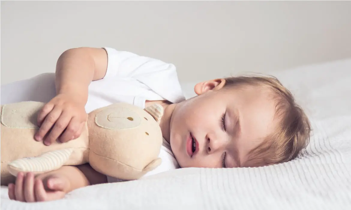 Quantas horas de sono o bebê precisa dormir